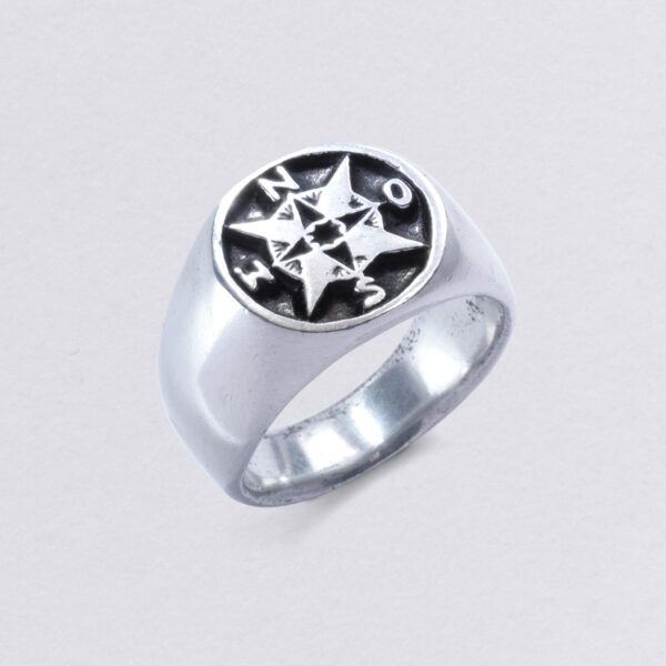 Signet ring with compass, compass rose motif, size approx. 16 x 25 mm, made by Neptune jewelry.