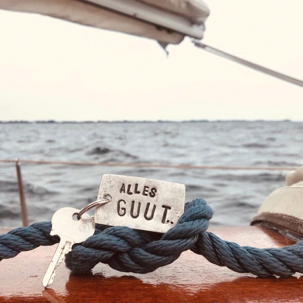 Schlüsselanhänger an Deck von Neptunsgeschmeide. Mood Foto für Schlüsselanhänger auf der Startseite.