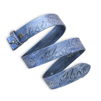 Handgeprägter Wechselgürtel, blau 4 cm, Motiv Ahoi, Schriftzug, von Neptunsgeschmeide.