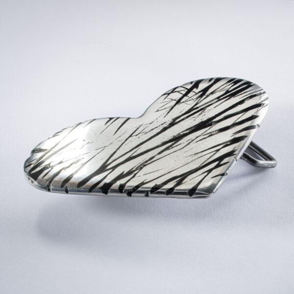 Belt clasp or buckle, motif "heart", format approx. 9 x 6 cm, color black filed. Handcrafted by Neptune Jewels.