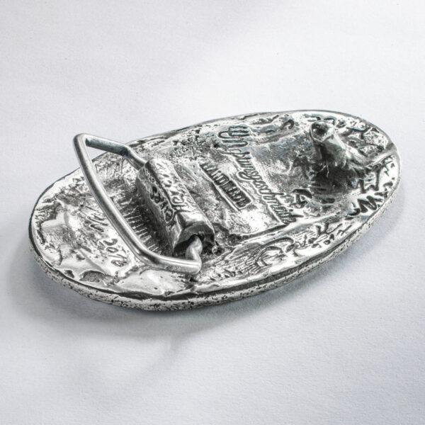Gürtelschließe oder Gürtelschnalle, Motiv "Strudel" klein, Format oval 8 x 5,5 cm, Rückseite. Handarbeit von Neptunsgeschmeide.