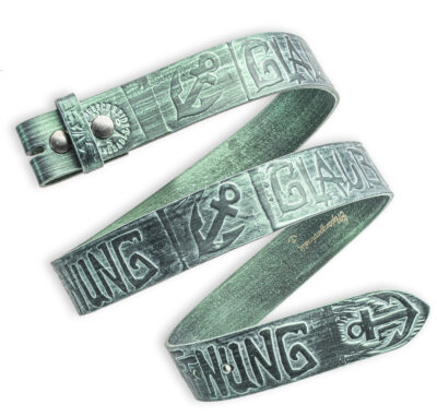 Handgeprägter Wechselgürtel, grün 4 cm, Motiv: Glaube Liebe Hoffnung. Textprägung. Ledergürtel von Neptunsgeschmeide.