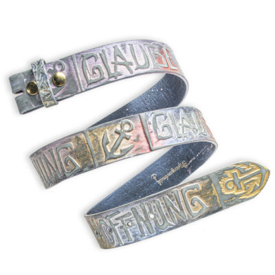Handgeprägter Wechselgürtel, multicolor 4 cm, Motiv: Glaube Liebe Hoffnung. Textprägung. Ledergürtel von Neptunsgeschmeide.
