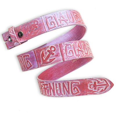Handgeprägter Wechselgürtel, pink 4 cm, Motiv: Glaube Liebe Hoffnung. Textprägung. Ledergürtel von Neptunsgeschmeide.