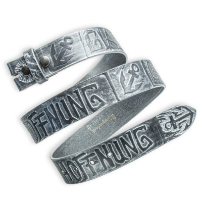 Handgeprägter Wechselgürtel, silber 4 cm, Motiv: Glaube Liebe Hoffnung. Textprägung. Ledergürtel von Neptunsgeschmeide.