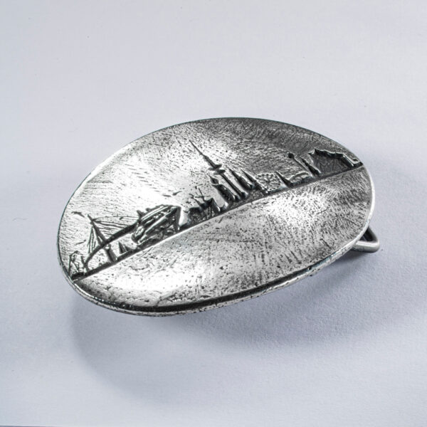 Belt clasp or belt buckle, Hamburg harbor skyline motif, oval format 8 x 6 cm, blackened colour. Handcrafted by Neptune Jewels.