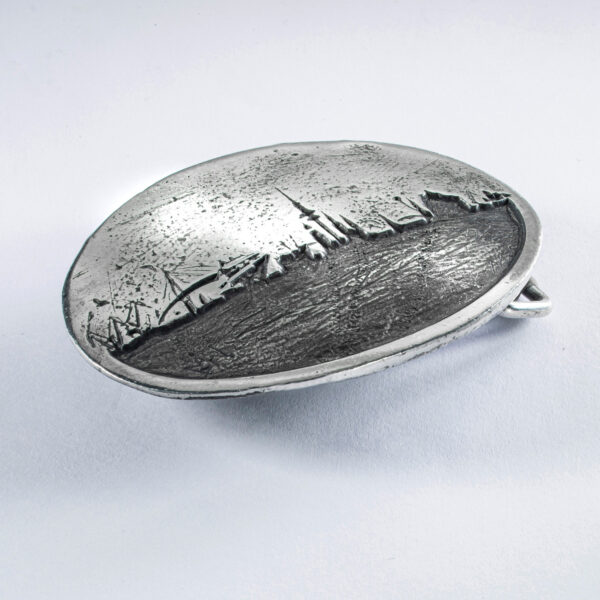 Belt clasp or belt buckle, Hamburg harbor skyline motif, oval format 7 x 5 cm, blackened colour. Handcrafted by Neptune Jewels.