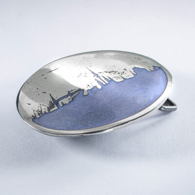 Gürtelschließe oder Gürtelschnalle, Motiv Hamburger Hafen Skyline, Format oval 7 x 5 cm, Farbe blau. Handarbeit von Neptunsgeschmeide.
