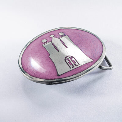 Motiv Gürtelschnalle oder Gürtelschließe Hammaburg Symbol, Format oval erhaben ca. 7 x 5 cm, Farbe pink. Handarbeit von Neptunsgeschmeide.