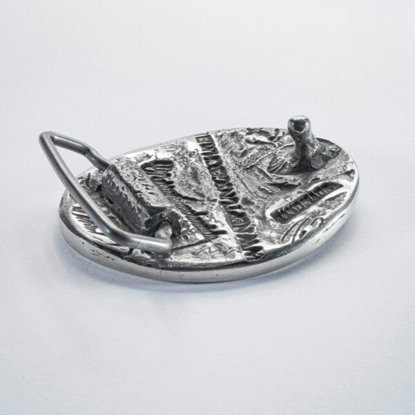 Motiv Gürtelschnalle oder Gürtelschließe Hammaburg Symbol, Format oval erhaben ca. 7 x 5 cm, Rückseite. Handarbeit von Neptunsgeschmeide.
