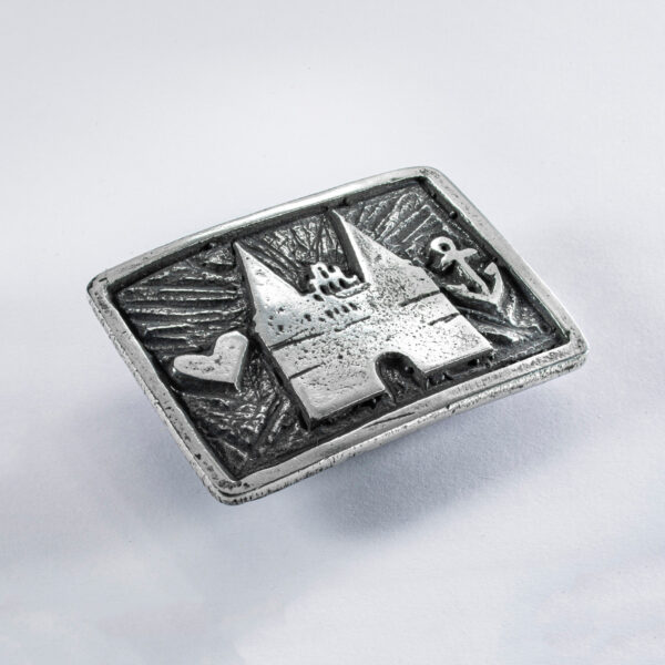 Motif belt buckle or belt clasp Holstentor with heart and anchor, rectangular format approx. 7 x 4,5 cm, color blackened. Handcrafted by Neptune Jewels.