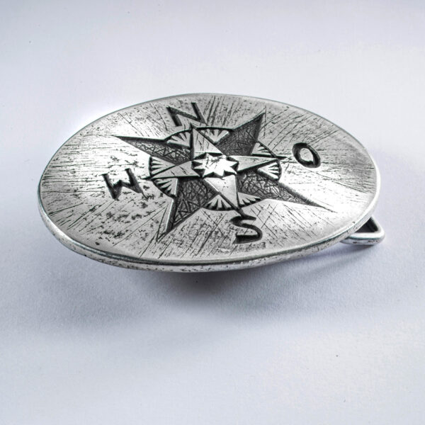 Belt clasp or belt buckle, motif "compass", small oval format recessed 8 x 6 cm, color blackened. Handcrafted by Neptune Jewels.