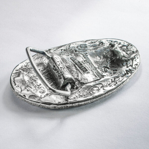Gürtelschließe oder Gürtelschnalle, Motiv "Sylt", oval und vertieft, Format 7 x 5,5 cm, Rückseite. Handarbeit von Neptunsgeschmeide.