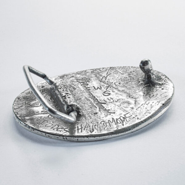 Motiv Gürtelschnalle oder Gürtelschließe Rüm Hart, klaar Kimming oval, Format oval erhaben ca. 7,5 x 6 cm, Rückseite. Handarbeit von Neptunsgeschmeide.
