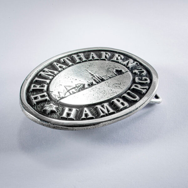 Belt buckle motif or belt buckle Heimathafen Hamburg Skyline oval, format approx. 8 x 6 cm, color blackened. Handcrafted by Neptune Jewels.