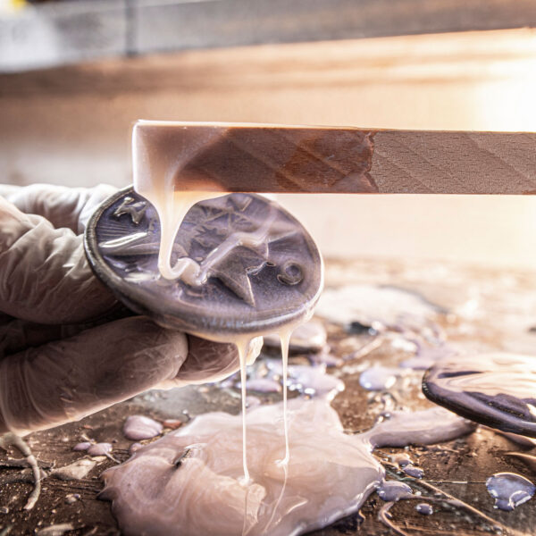 Production of the compass belt buckle with cast resin filling from Neptunsgemide.