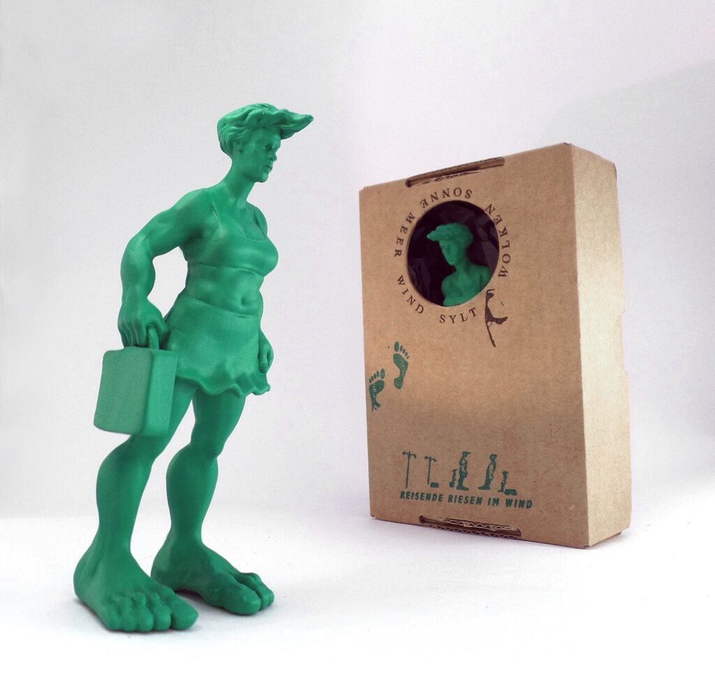 Grüne Sylter Riesin, 10 cm groß, grün mit Verpackung, Künstler Martin Wolke