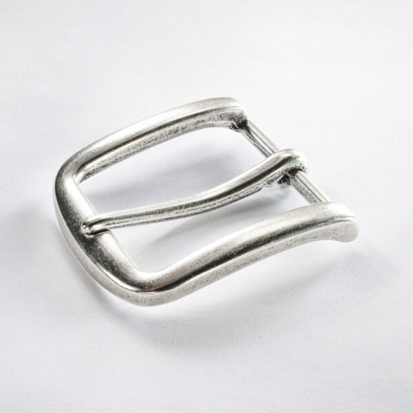 Simple buckle railing from Neptunsgemgede. Old silver, electroplated, dimensions approx. 5,5 x 5 cm.