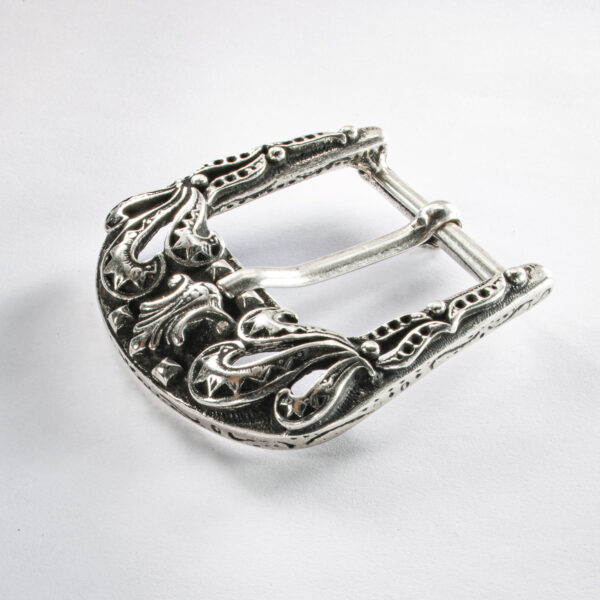 Simple buckle butt with ornaments of Neptune jewelry. Old silver, electroplated with silver. Dimensions approx. 6 x 5 cm.