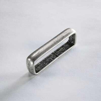 Riemlus brug antiek zilver. 5 x 0,7 cm Zamak, gegalvaniseerd met zilver. Voor Neptune sieraden wisselriem 4 cm breed.