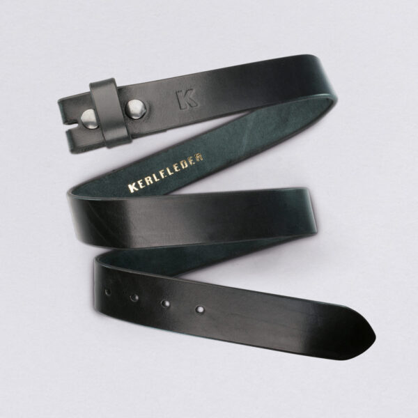 Interchangeable belt Kerleleder® Robust black from NeptunsSchmeißel. Picture of the leather strap, robust quality. 4 cm width.