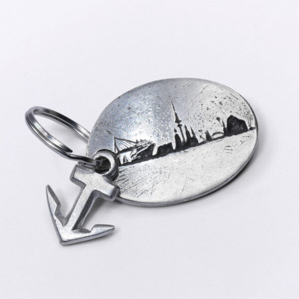 Large key ring, Port of Hamburg with additional anchor, embossed motif, from Neptune jewels.