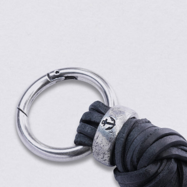 Gebamsel Anhänger Anker Ring GLH Blanko rund, Detailansicht Ring mit Anker Prägung, von Neptunsgeschmeide. Taschen- oder Schlüsselanhänger mit Karabinerhaken groß.