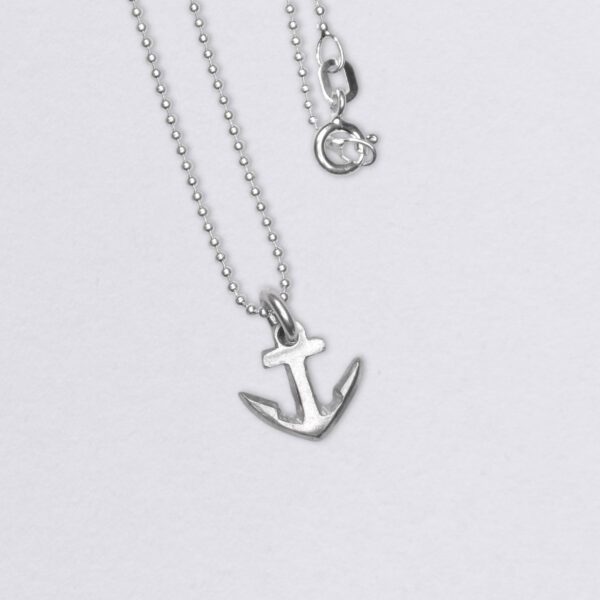 Small anchor pendant on a silver ball chain. Dimensions: pendant approx. 11 mm, chain 1,5 mm, made of Neptune jewelry.