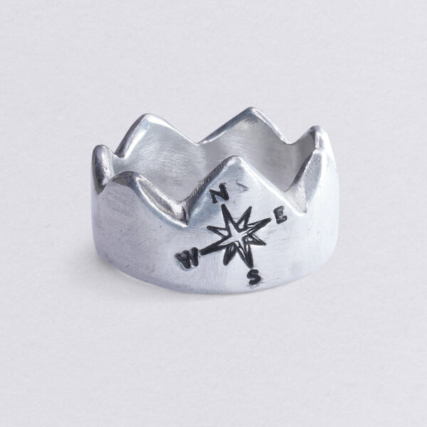 Crown ring with a compass motif, size approx. 1,8 x 2 cm. Main image of Neptune jewelry. Close.