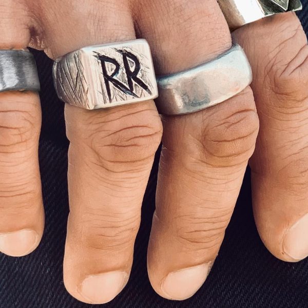 Picture shows the personalizable signet ring by Neptunsgeeschmeide, here with the initials RR. Made with hand engraving. Close-up image.