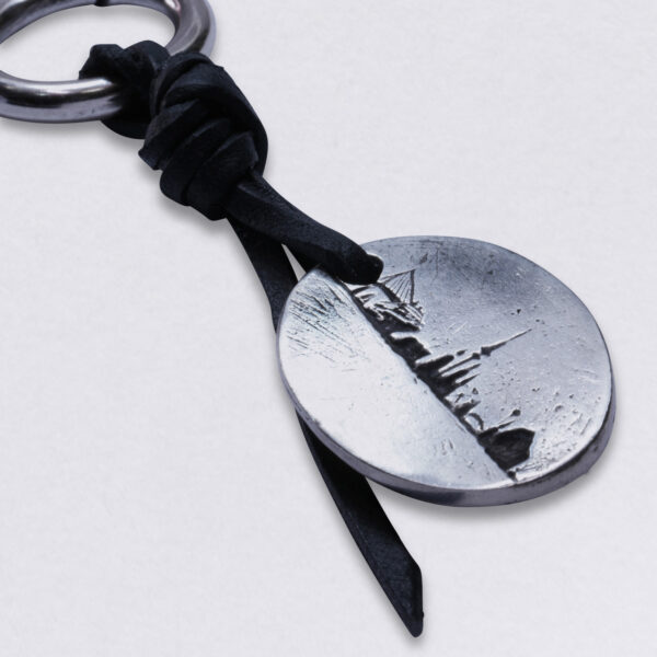 Gebamsel® pendant Skyline Hamburg, detailed illustration, by Neptunsgems. Bag or key ring with snap hook small.