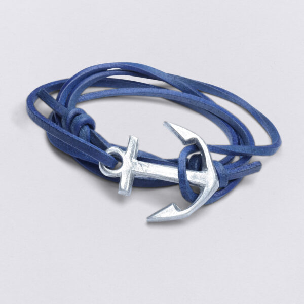 Anker Anhänger: Neptuns Tante Duo Knüpfung. Verwendbar als Armband wie als Halskette. Beispielbild am 4mm blauen vierkant Lederband von Neptunsgeschmeide.
