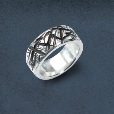 Bandring Glaube Liebe Hoffnung Handgravur. Von Neptunsgeschmeide. Handschriftliche Gravur außen und innen möglich. Nahansicht.