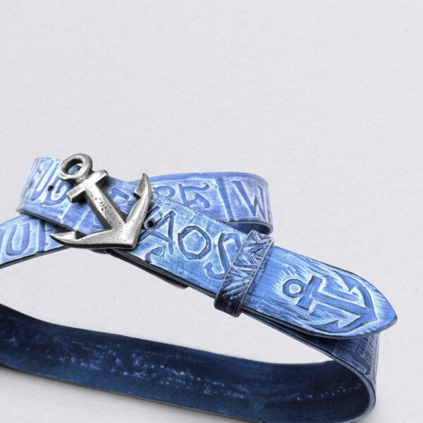 Chaos belt blue with slanted anchor as belt buckle, belt strap embossed with many anchors. From Neptune Jewels. detail picture.