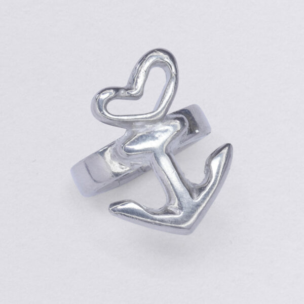 Motif ring heart anchor freestanding, pewter or silver, handmade by Neptune jewelry with optional embossing on the outside. Main top view.