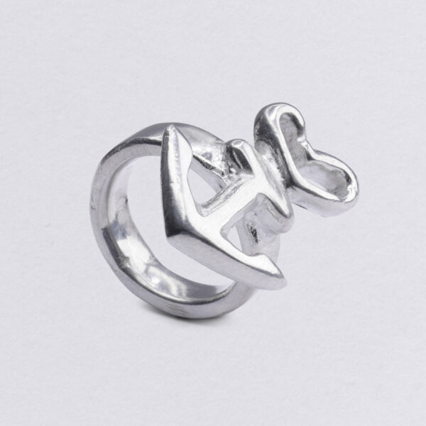 Motif ring heart anchor freestanding, pewter or silver, handmade by Neptune jewelry with optional embossing on the outside. Side perspective detail.