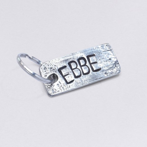 Key ring with Ebbe embossing, dimensions: approx. 2 x 4,5 cm, from NeptunsSchmeiße. Customizable with desired embossing.