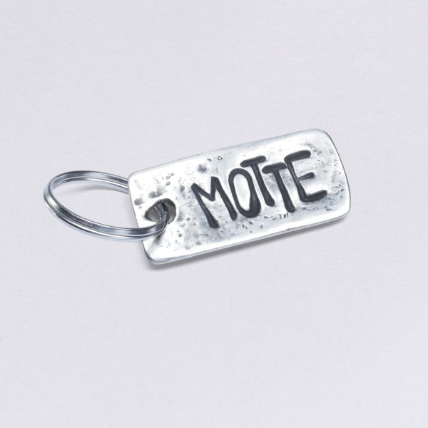 Key ring with moth embossing, dimensions: approx. 2 x 4,5 cm, from Neptune jewelry.