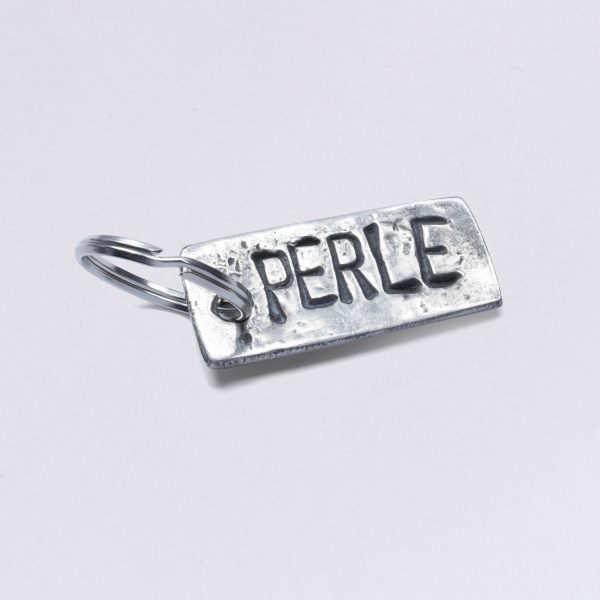 Key ring with pearl embossing, dimensions: approx. 2 x 4,5 cm, from Neptune jewelry. Customizable with desired embossing.