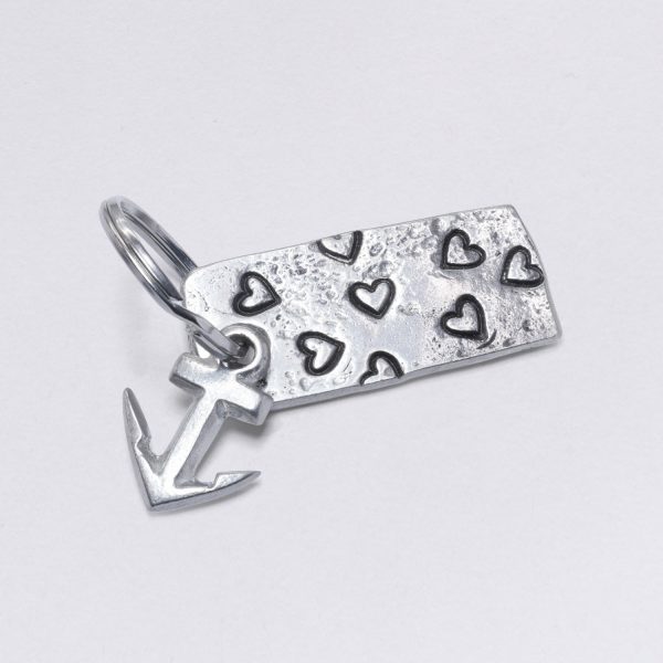 Key ring, many hearts with a small anchor, pewter, dimensions: approx. 2 x 4,5 cm, from Neptune Jewels. Customizable with desired embossing.