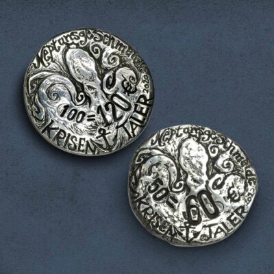 Ein runder Taler von Neptunsgeschmeide als Gutschein, handgeprägt.