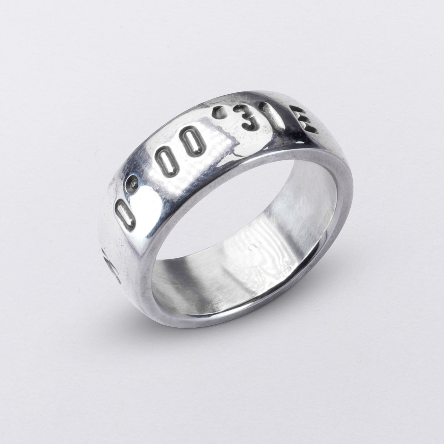 Koordinaten Bandring von Neptunsgeschmeide mit polierter Oberfläche. Angefertigt in Zinn.