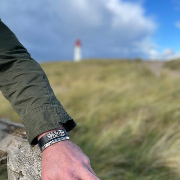Armband mit Sylt Koordinaten von Neptunsgeschmeide.