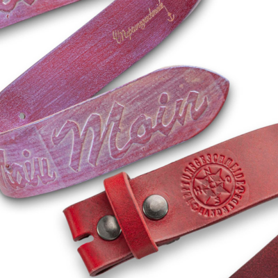 Rote und pinke Wechselgürtel
