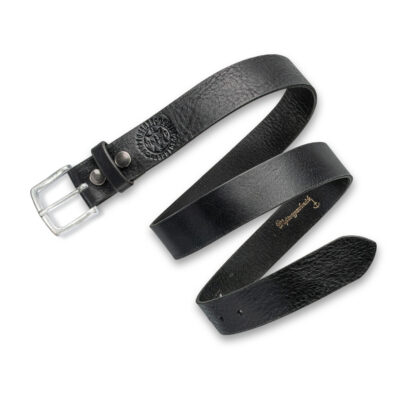 Schlichter Ledergürtel soft schwarz klassik mit Kiel Schnalle von Neptunsgeschmeide. Abbildung des Lederriemens, softe Qualität. 4 cm Breite.